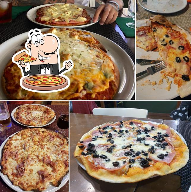 Pick pizza at Restaurante Pizzeria Balmar