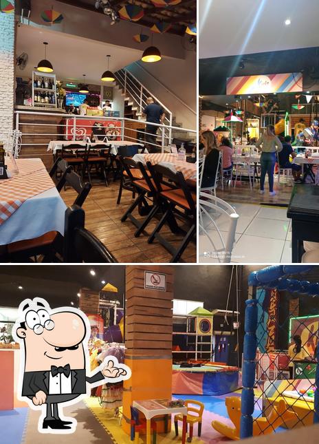O interior do Kids Pizza Bar & Boliche