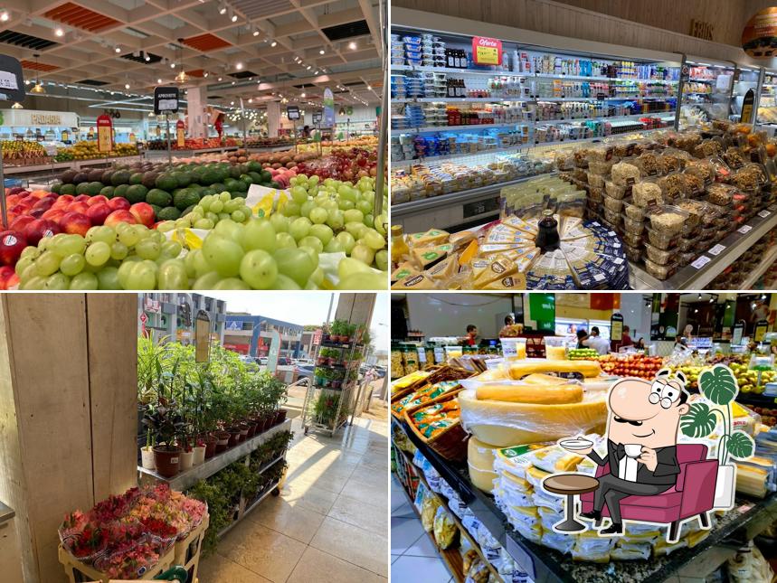 O interior do Oba Hortifruti - Mercado, Frutas, Verduras, Legumes, Açougue e Adega