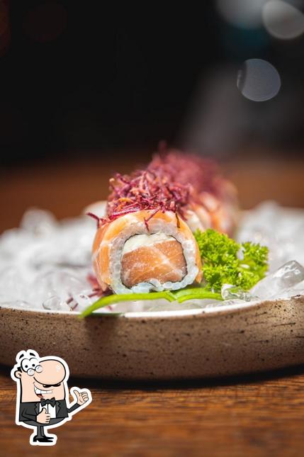 Look at this photo of Sushi Lounge São Léo