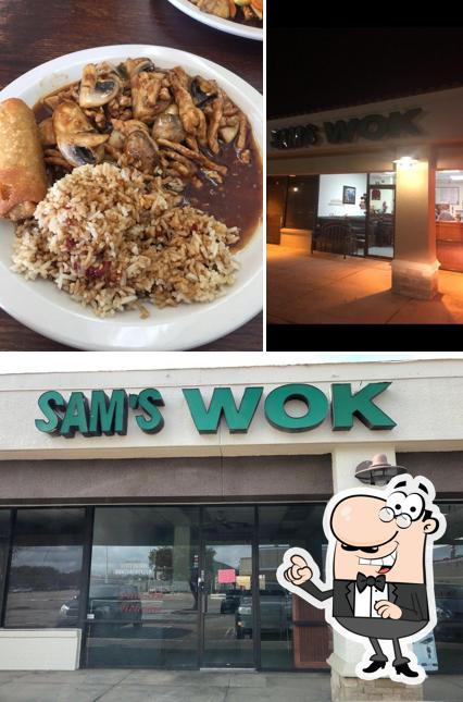 Observa las fotografías que hay de interior y exterior en Sam's Wok