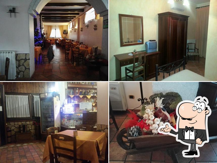 Siediti a un tavolo di Ristorante b&b Tre Stelle B&B 1a Categoria stanze dotate di bagno privato Pensione completa Mezza pensione