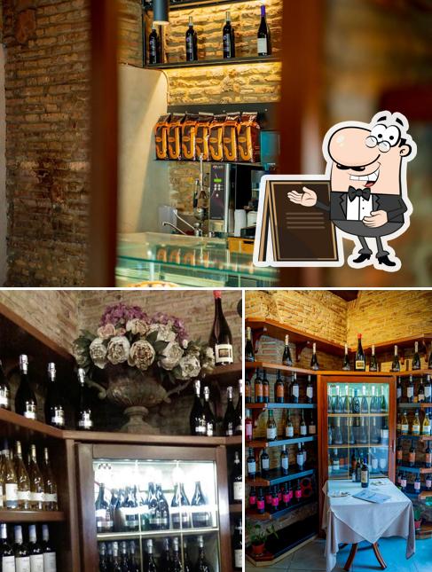 Gran Caffe Arenula se distingue par sa extérieur et vin