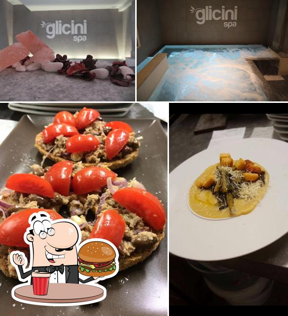 Ordina un hamburger a Glicini Hotel