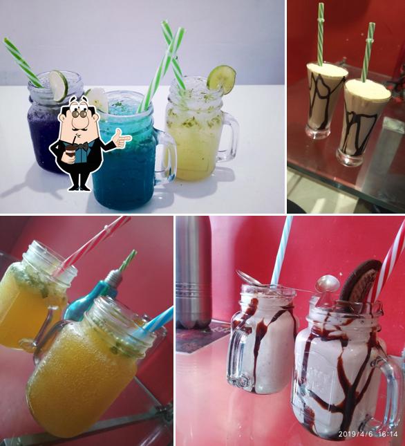 Bun Maska Cafe serves a selection of drinks