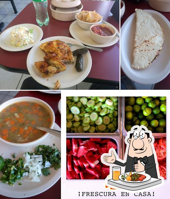 Meals at Restaurante Pollo Feliz Nogales