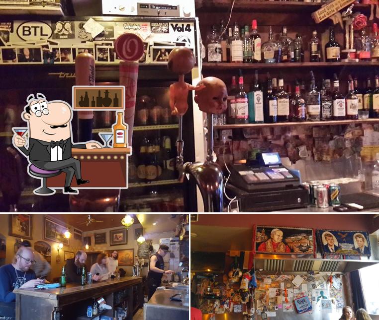 L’image de la comptoir de bar et intérieur concernant Ronnie's Local 069