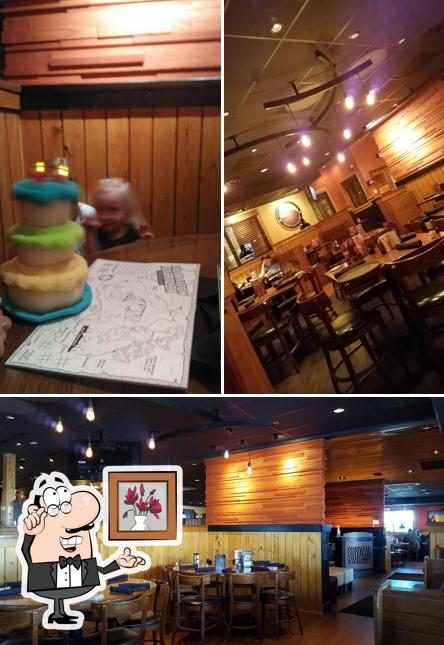 The interior of Outback Steakhouse