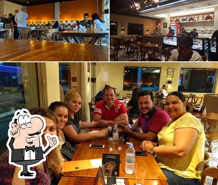 Veja imagens do interior do Deleite Gourmet