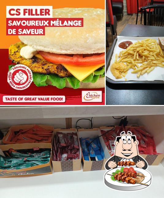 Voici la photo indiquant la nourriture et intérieur sur Chicken Spot