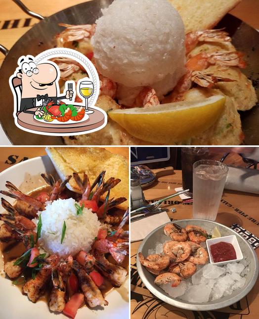 Try out seafood at Bubba Gump Shrimp Co