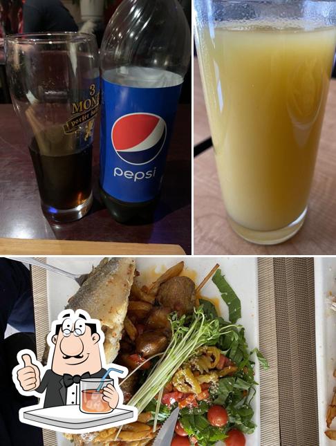 Los bebida y comida del restaurante