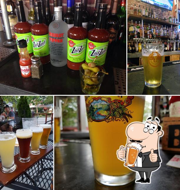 Universal Joint in Greenville Restaurant menu and reviews