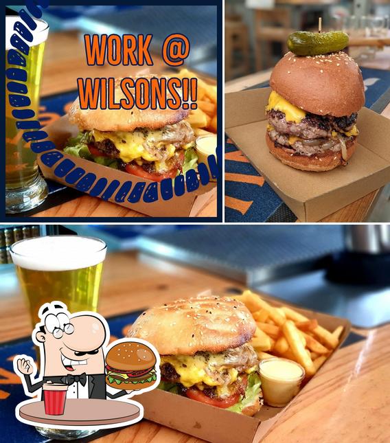 Prueba una hamburguesa en Wilson Brewing Company