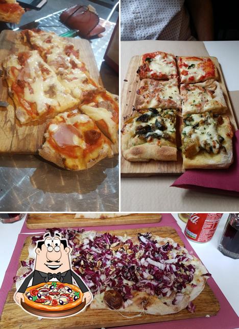 Pick pizza at Magnaroma