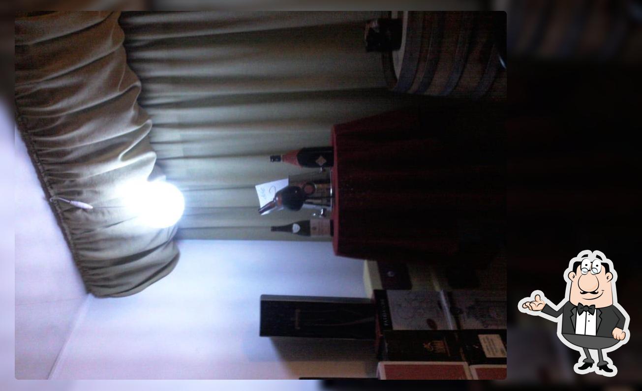 Rosso di vino- wine music bar