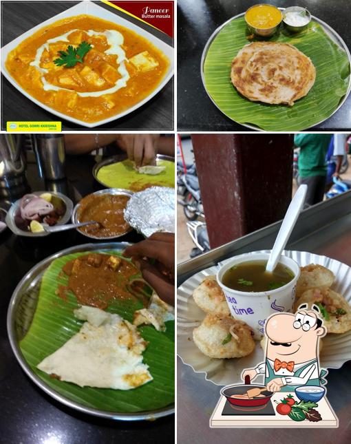 Chicken curry at Hotel Gowri KKrishna (New Scheme Road)