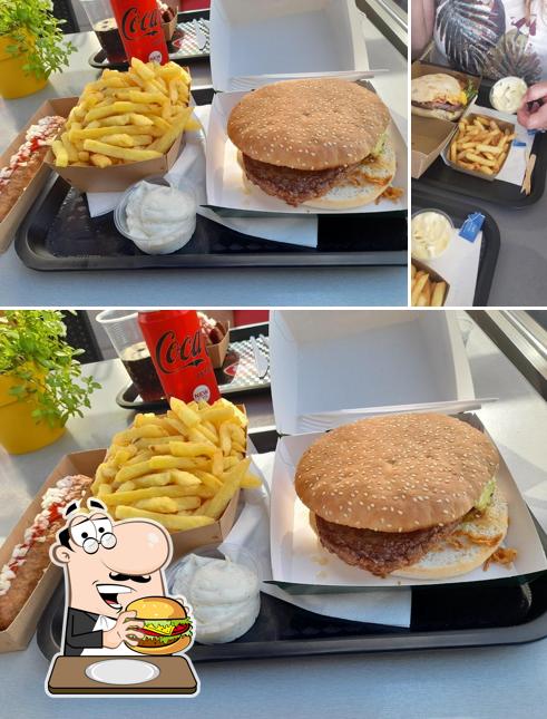 Commandez un hamburger à Bar Patat