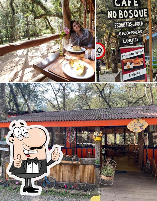 Look at the image of Café no bosque