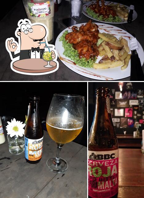Las fotos de bebida y comida en Primitivo Rok House Pub