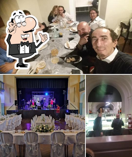 Siediti a un tavolo di Condito