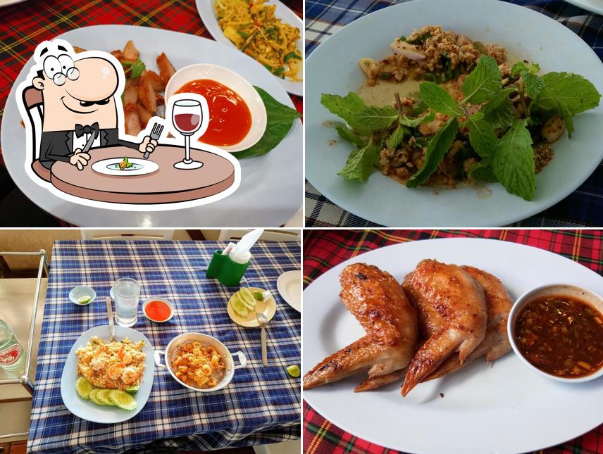 Meals at Krua Tungtong (Big Chicken)