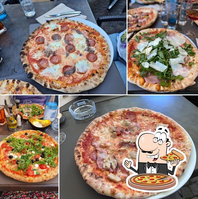 Scegli una pizza a Ristorante Pizzeria Goldener Stern