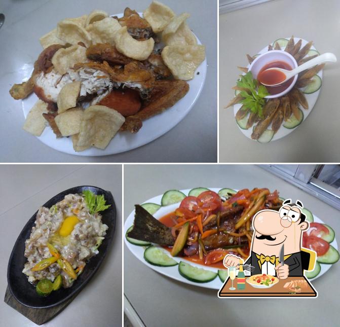Food at Golden Palace Restaurant