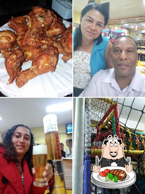 Escolha pratos de carne no Good Chicken Cotia