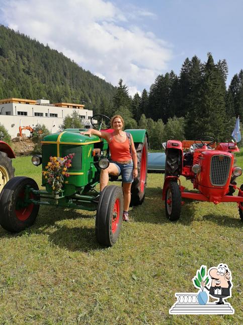 Guarda gli esterni di Sport Bar di Hermann Kofler