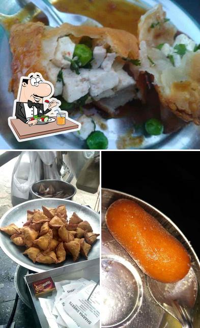 Food at College Road Samose Wala