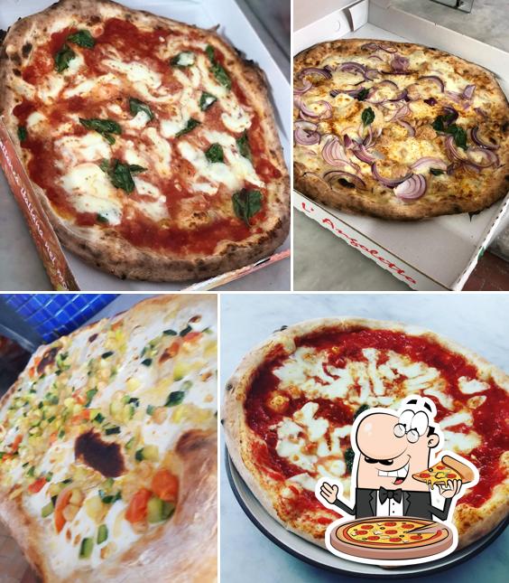 A Pizzeria L' Angoletto, puoi provare una bella pizza