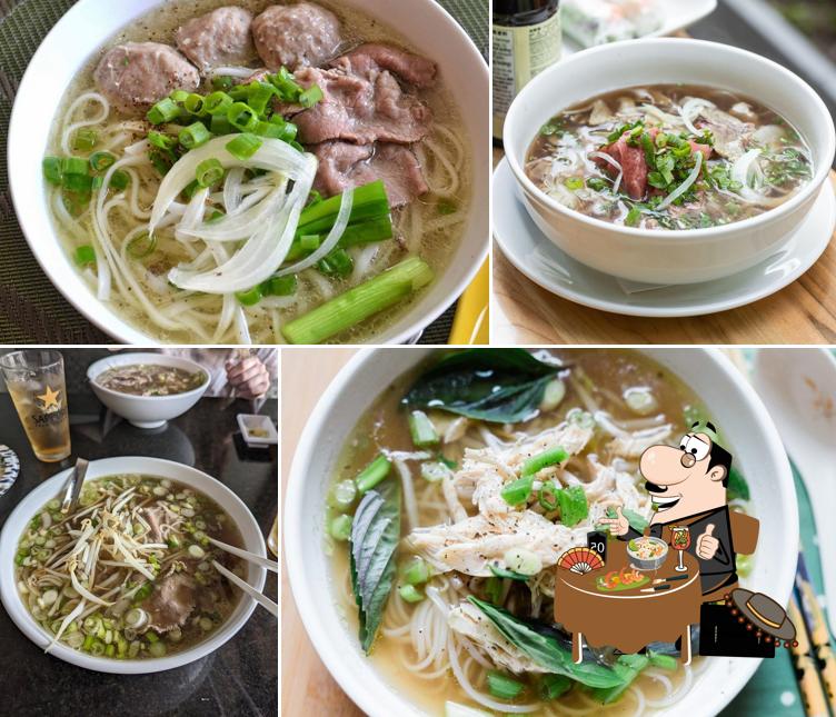 Фо в "Pho Xich Lo Viet Cuisine Roselle"