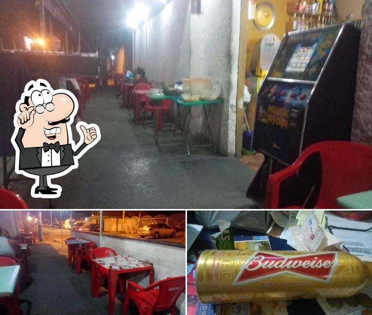 Entre diversos coisas, interior e comida podem ser encontrados no Bar Do Cabeludo