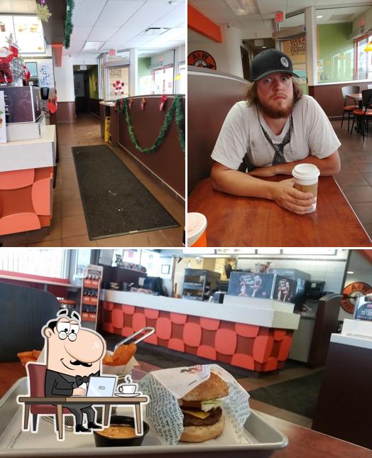 El interior de A&W Canada