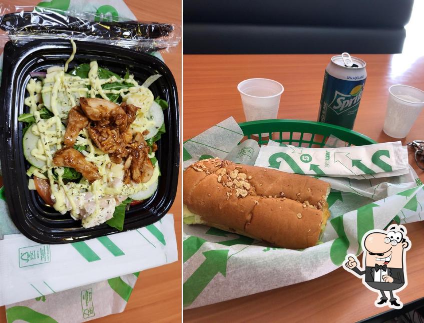 Veja imagens do interior do Subway Piçarras