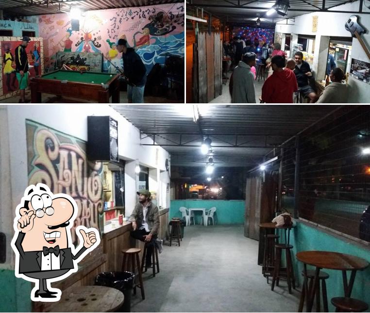 O interior do Bar Santo Graal