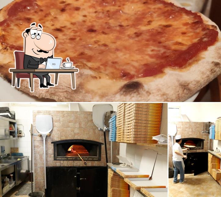 Questa è la foto che mostra la interni e pizza di Pizzamania