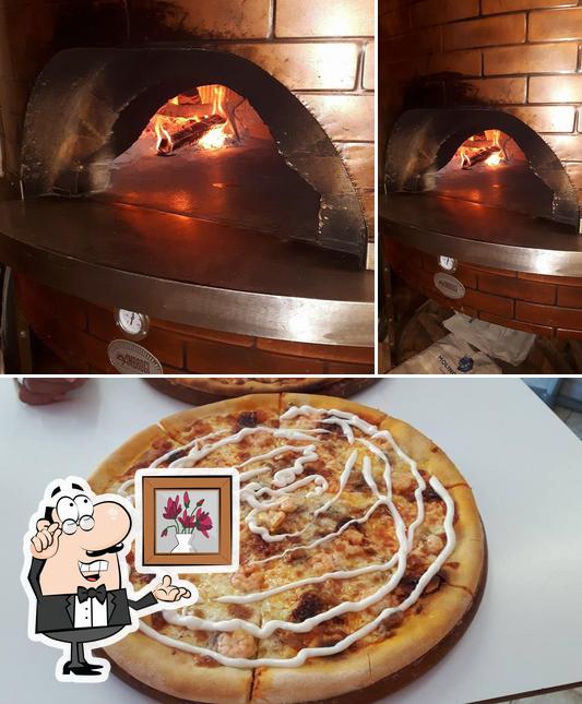 La immagine della interni e pizza di San Luca
