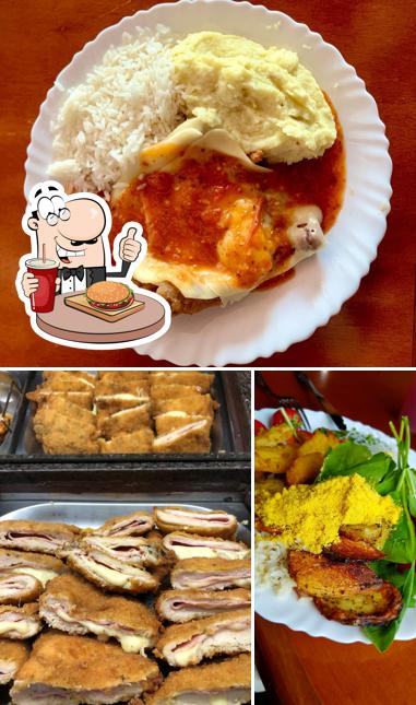 Peça um hambúrguer no Pizzaria Glória