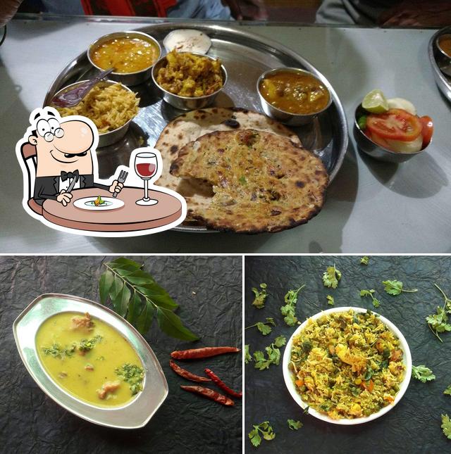 Food at Gyan Vaishnav Hotel