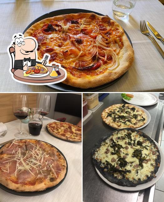 Pick pizza at Da Cico