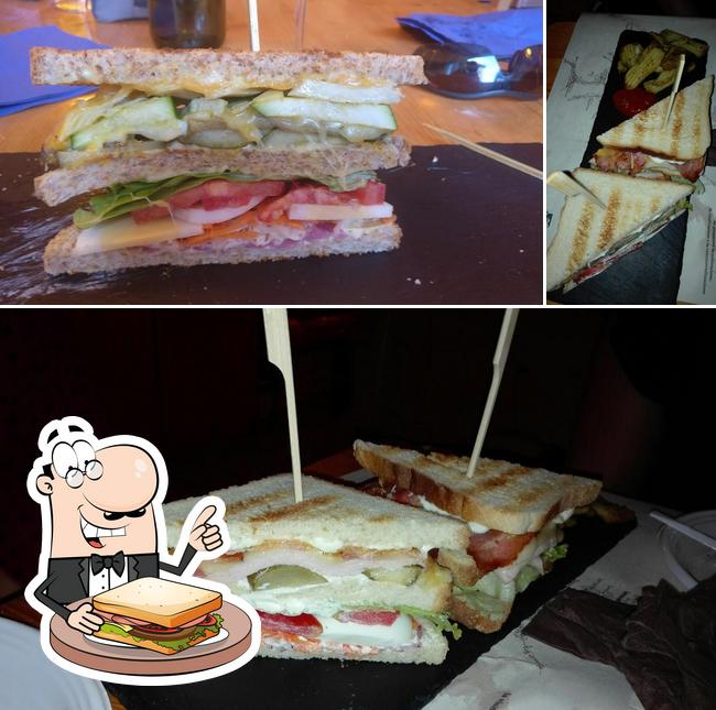 Prenditi un panino a Bar Circolo Operaio Santa Maria