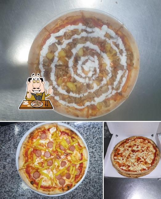 A Pizzeria kebab Egitto via Giaveno 43Rivalta di Torino, puoi ordinare una bella pizza