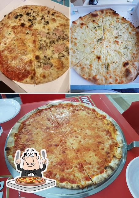 Prova una pizza a Pizzeria l'Asso di Spada di Seghini Giorgia C. Snc