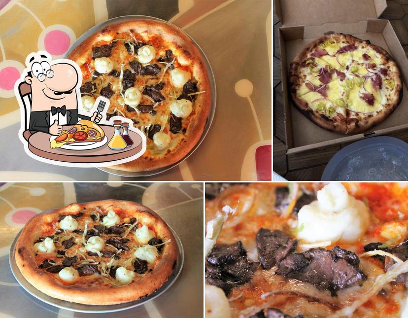 Elige una pizza en Zoobie's Old Town Tavern