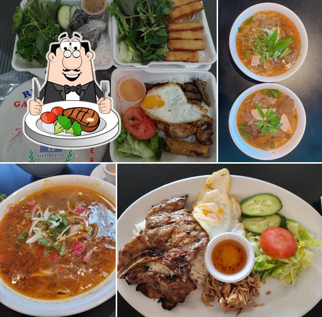 Order meat meals at Pho Binh