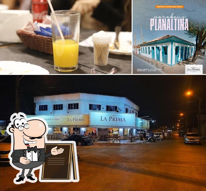 A imagem a Pizzaria La Prima’s exterior e bebida