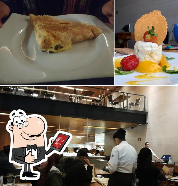 Crepes & Waffles Centro Comercial Portal 80 restaurant, Bogotá, Centro