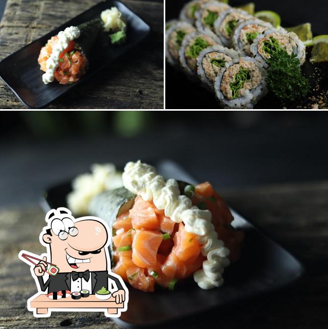 Rolos de sushi são disponibilizados no Cobra Kai Comida Japonesa